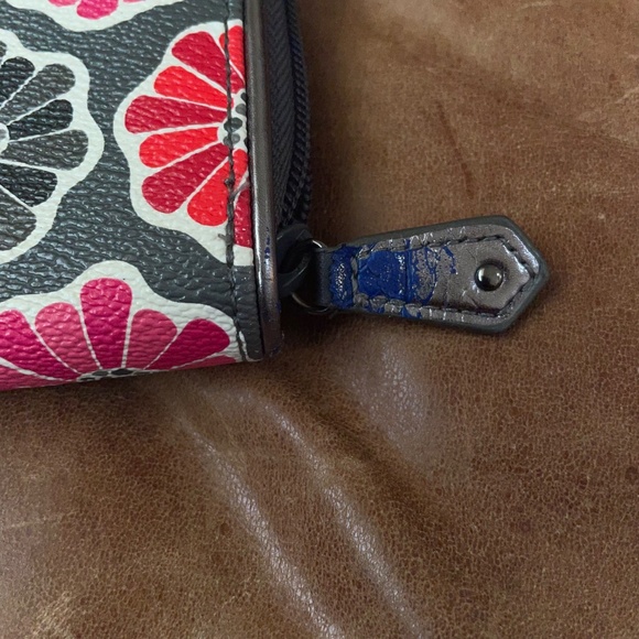 GUC Vera Bradley Retired Cherry Blossom Zip-Around Wallet - Picture 7 of 10